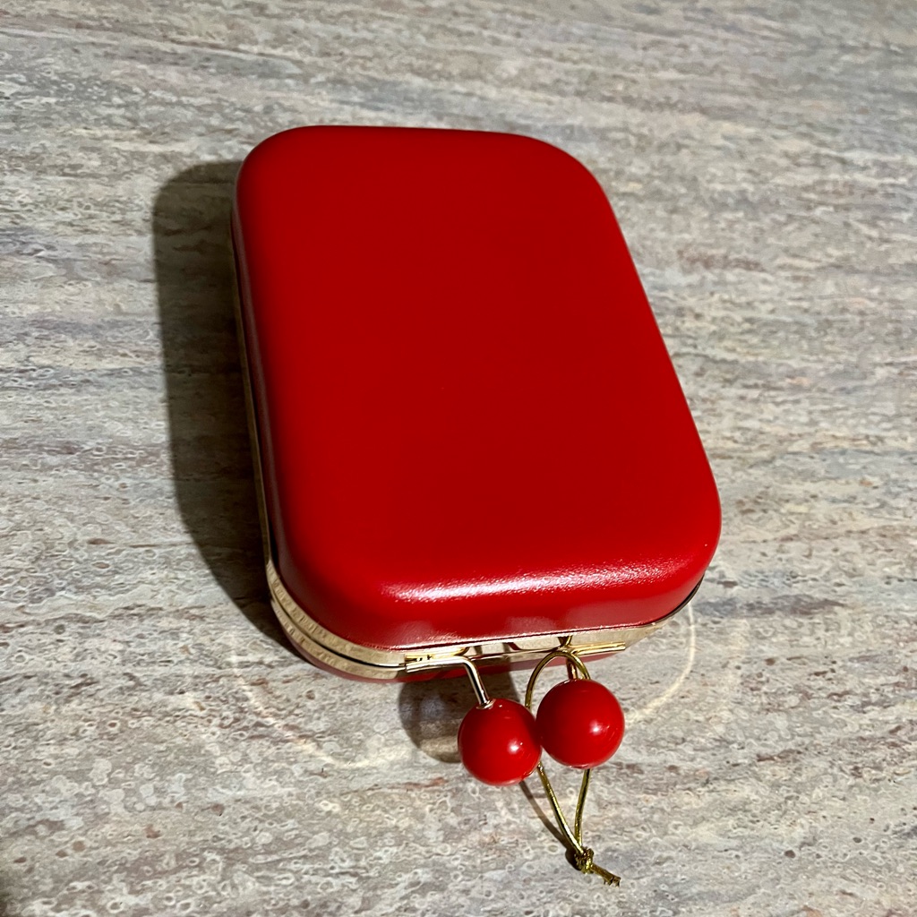 Nwot Elizabeth Arden Red Holiday PurseClutch Nwot Elizabeth Arden Red Holiday PurseClutch